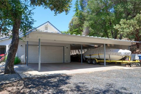 A home in Ahwahnee