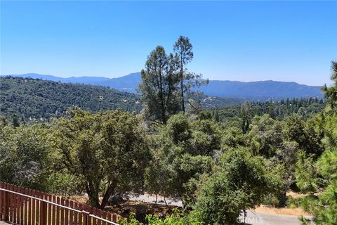 A home in Ahwahnee