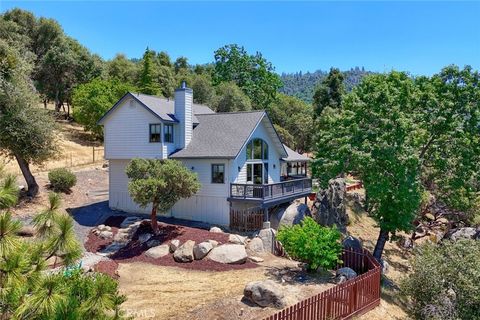 A home in Ahwahnee