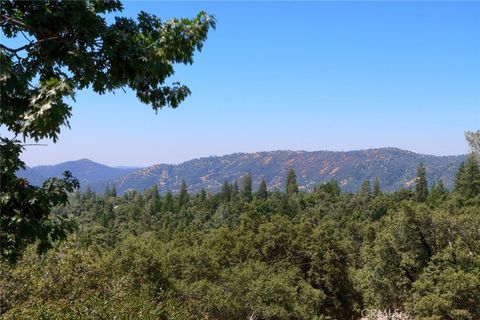 A home in Ahwahnee