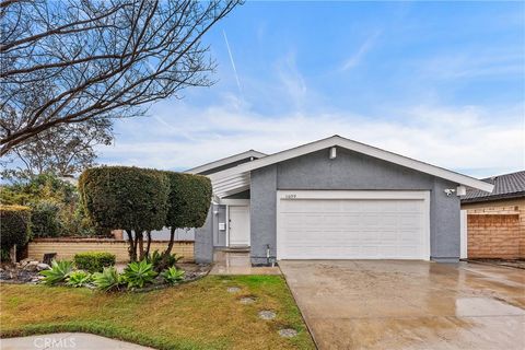 11699 Cozumel Street Cypress CA 90630