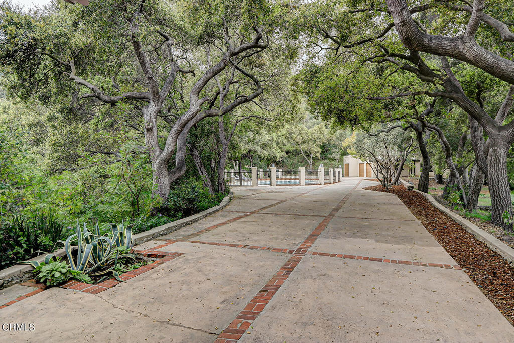 Photo 4 of 54 of 900 Eilinita Avenue house