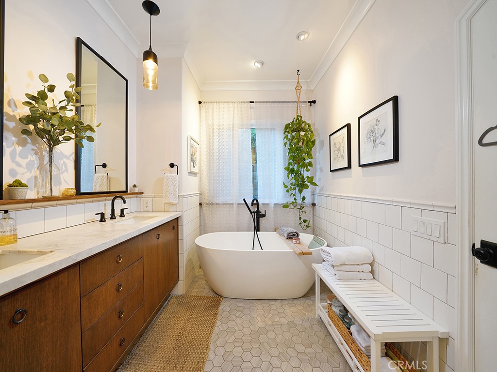 Los Rios Historic District (LRHD) - Residential Lease