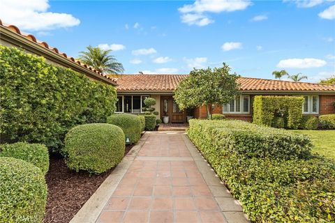 A home in North Tustin