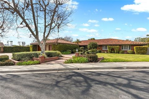 A home in North Tustin