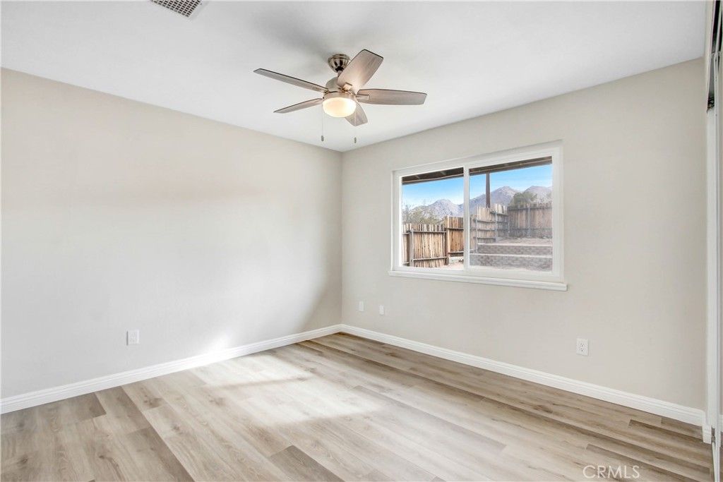 listing image 130722718021124917702