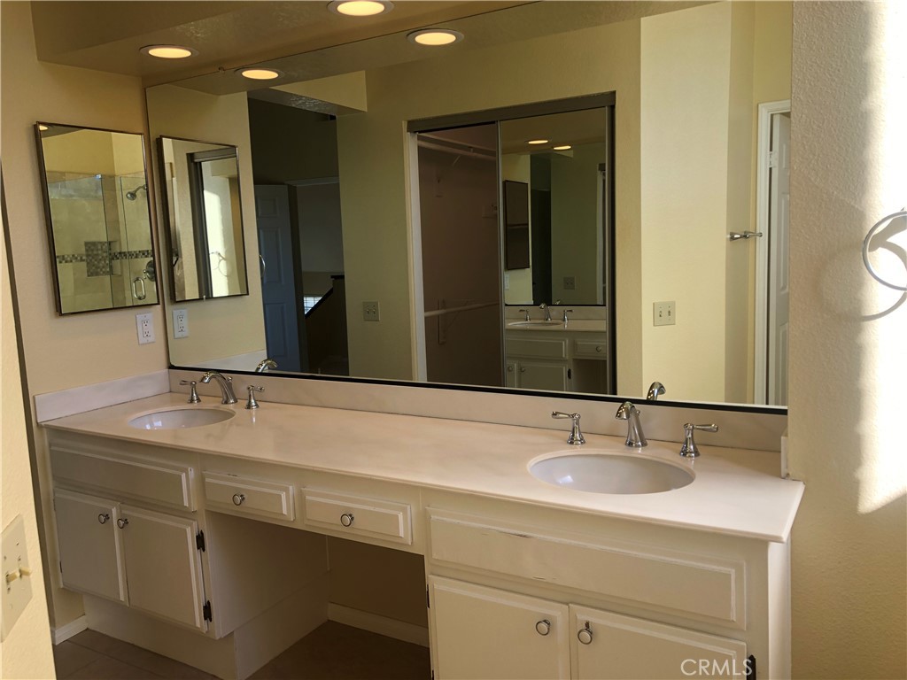 ,Vista Royale - Residential Lease