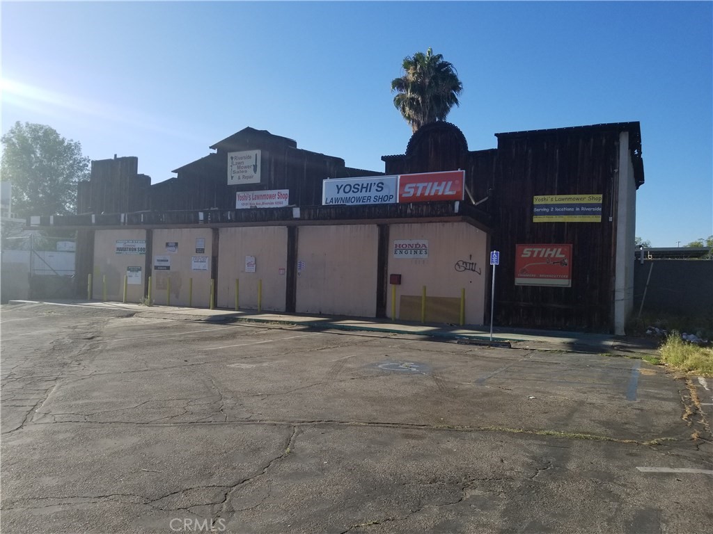 Two buildings on a half acre lot, currently one building uses for lawn mower shop sales and repair and one building for Specialty healthy juice/smoothie shop, strong metal building (10191)
Adress is 10181 and 10191 Hole Ave Riverside CA 92503