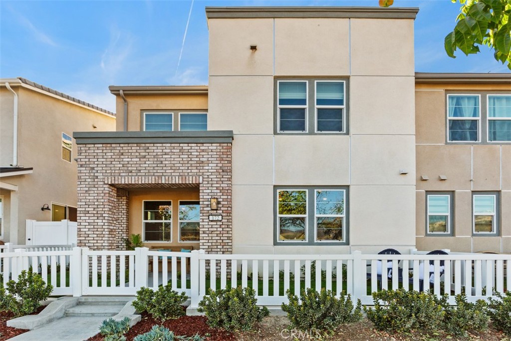 172 Rosebay Rd
