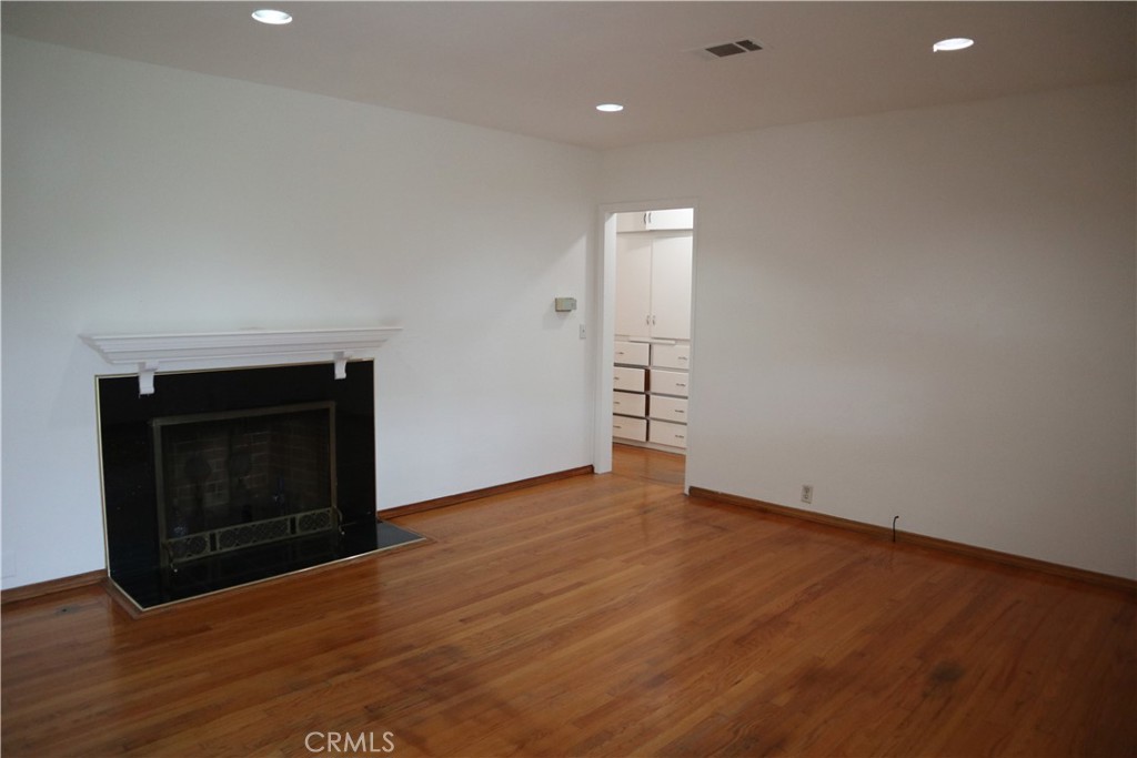 Photo 4 of 28 of 10426 Hoyt Park Place house
