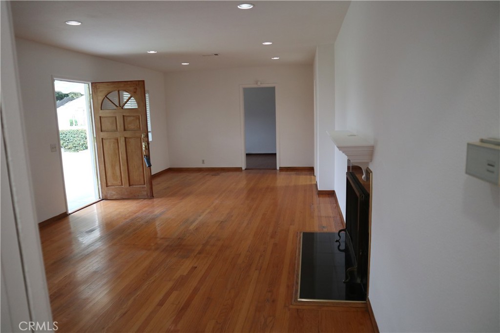 Photo 8 of 28 of 10426 Hoyt Park Place house