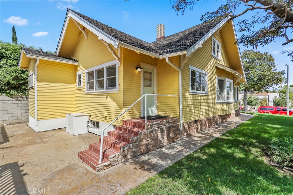 221 Termino Avenue