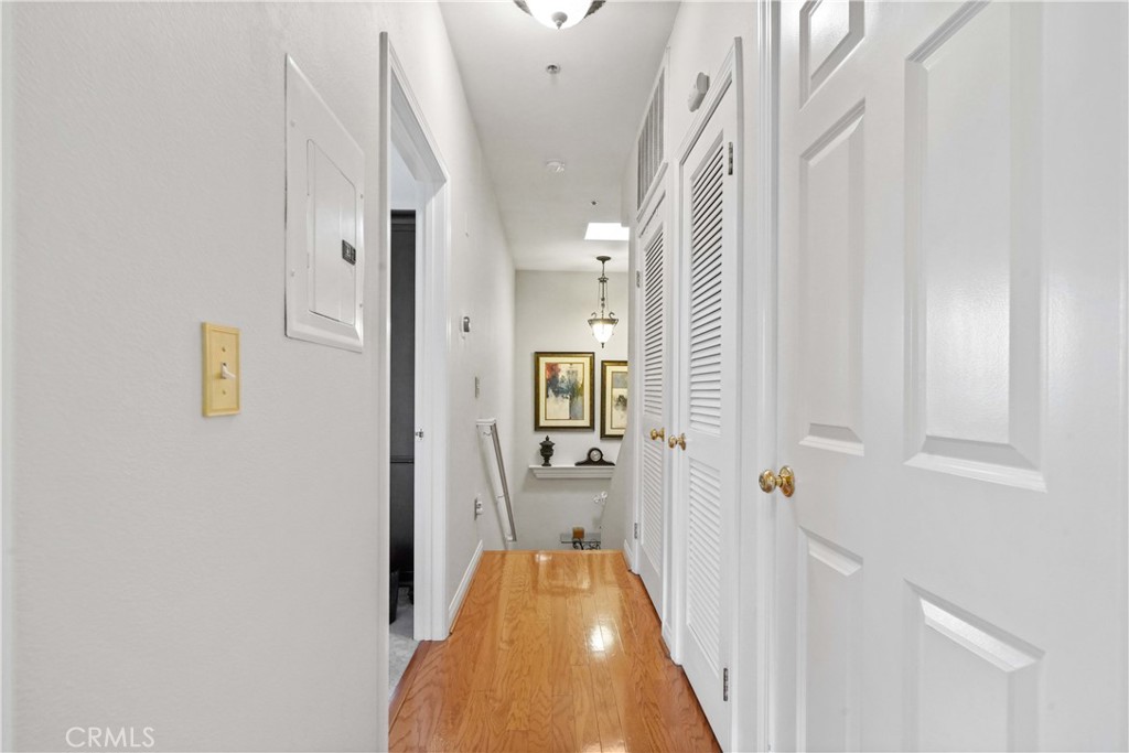 Photo 26 of 38 of 945 S Marengo Avenue 7 townhome