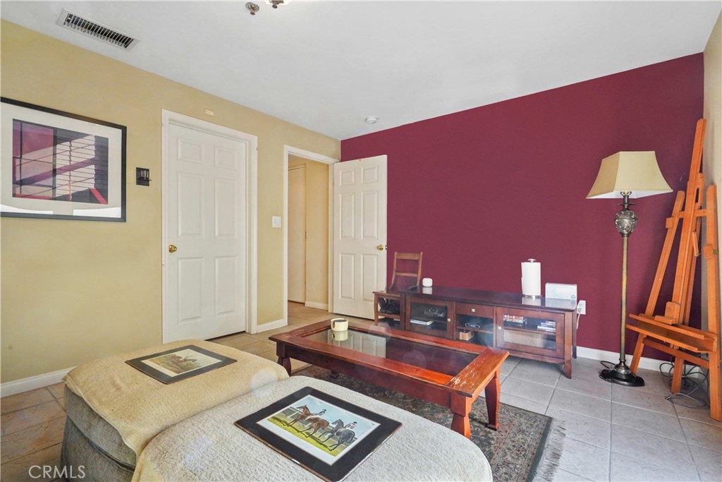 Photo 22 of 38 of 945 S Marengo Avenue 7 townhome
