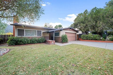 A home in La Crescenta