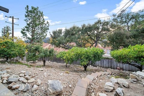 A home in La Crescenta