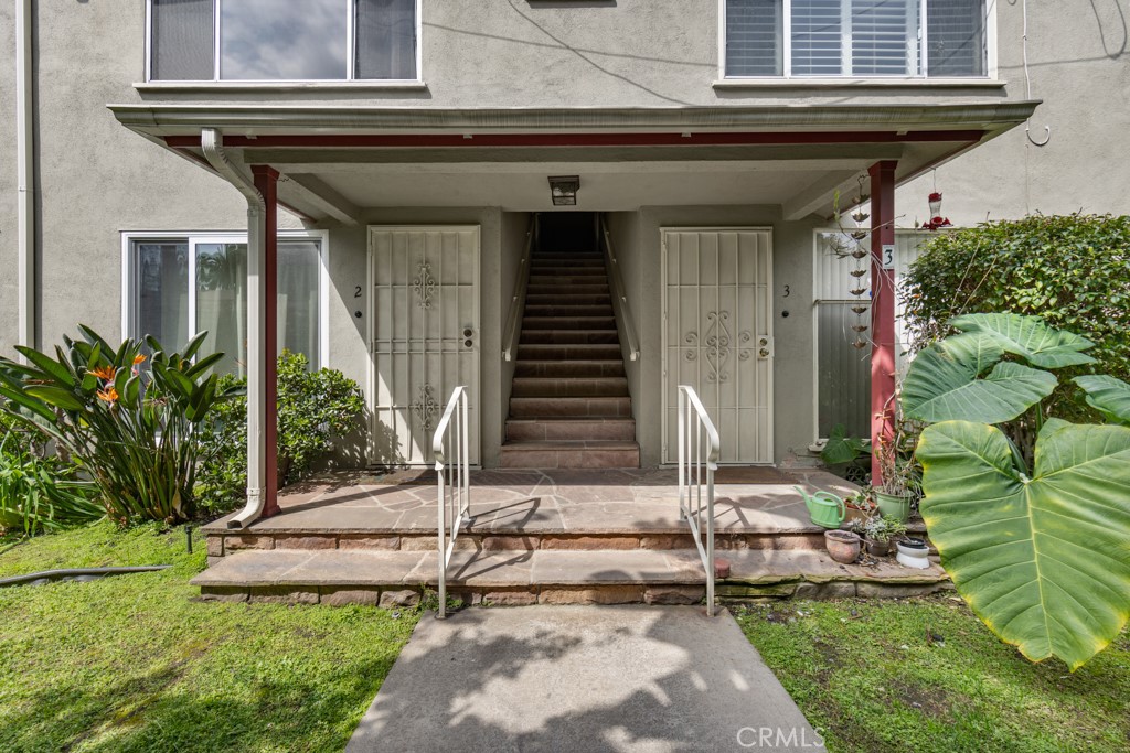 1425 E 1st Street 8