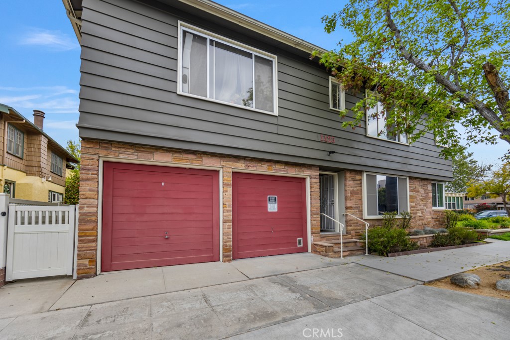 1425 E 1st Street 8