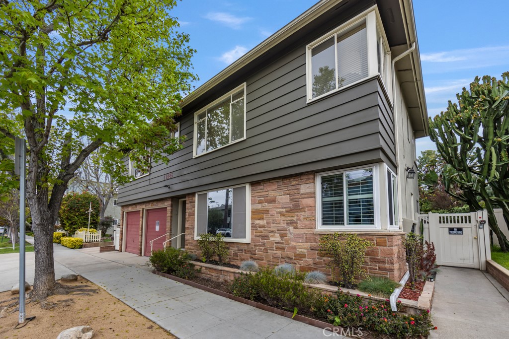 1425 E 1st Street 8