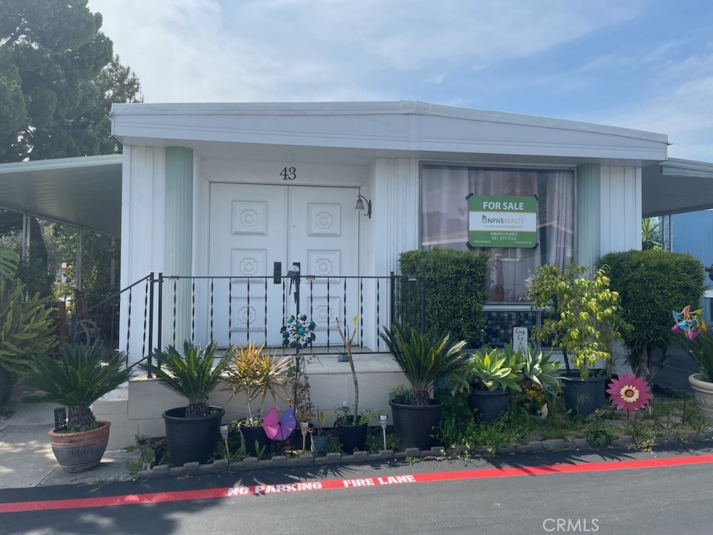 Photo 1 of 3 of 1512 5th Street 43 mobile home