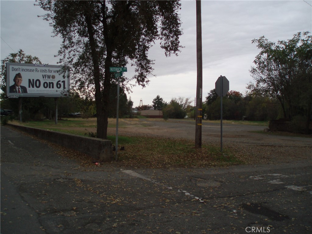 Great road exposure here. Lots of road frontage. One of the last large parcels near downtown. Professional services next door, walking distance to grocery and downtown. Ready for the next development.