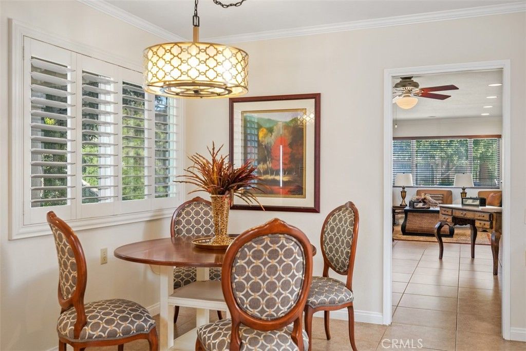 listing image 130727601982518625626