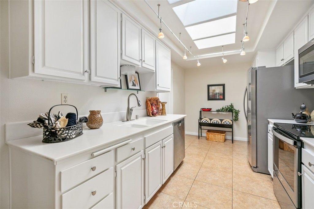 listing image 130729357359532122563