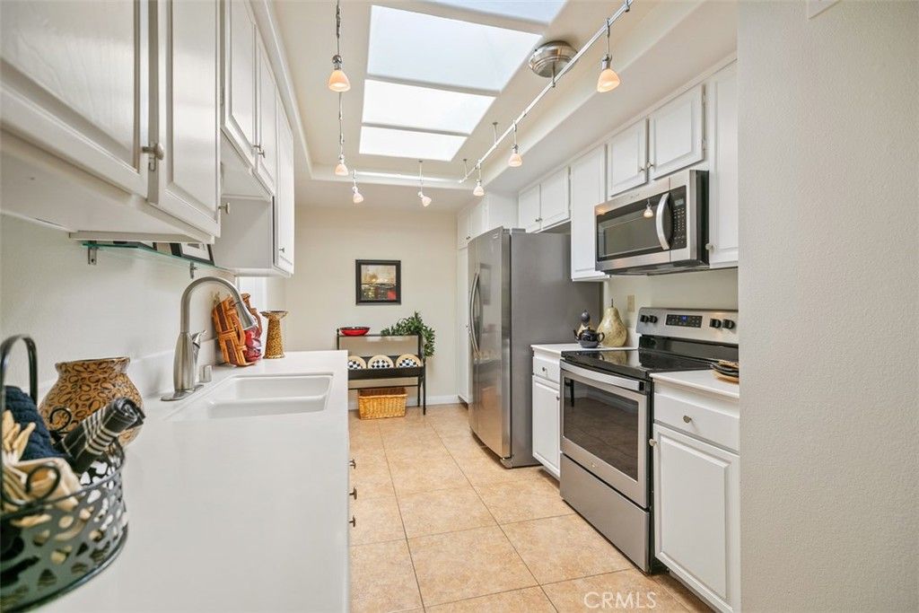 listing image 130727048946572412783