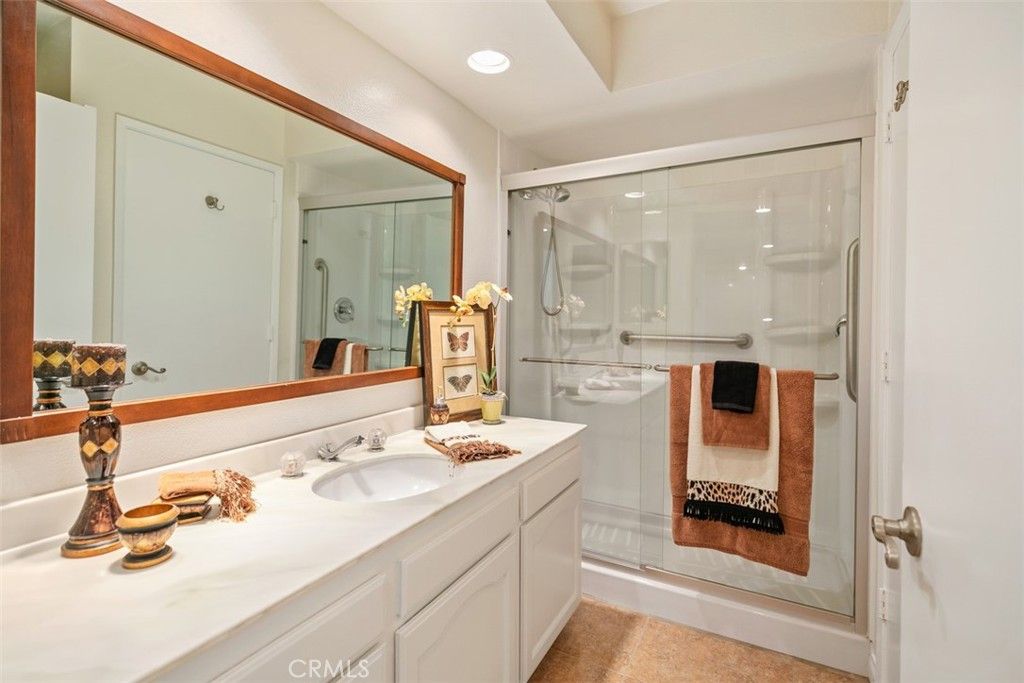 listing image 130721034912169404524