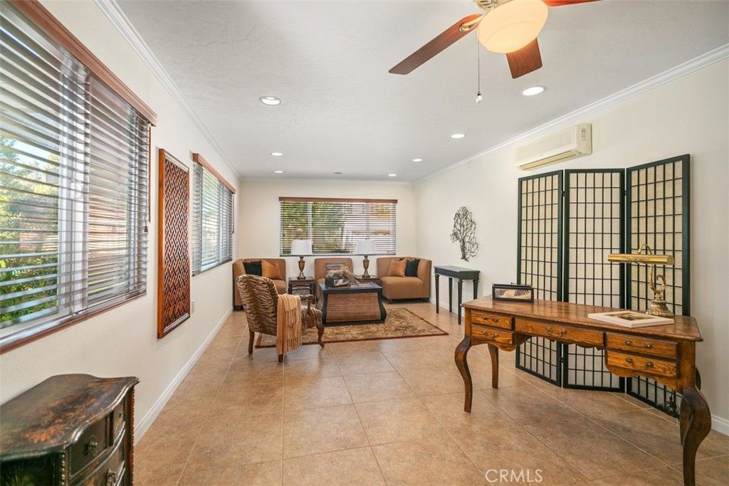 listing image 130729620797579258854