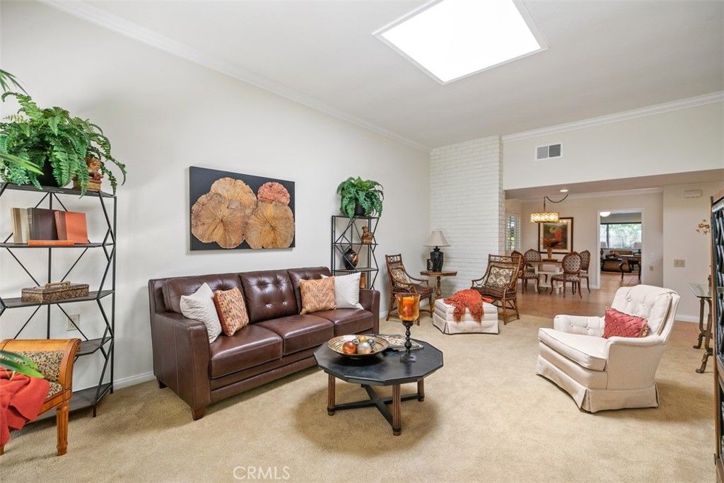 listing image 130722285398781716693