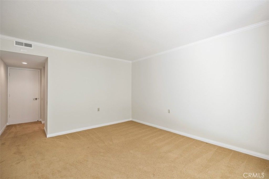 listing image 130725642512752682610