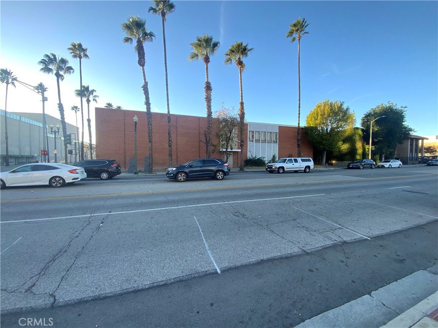 Commercial Building Located in the Heart of San Bernardino.  Close to 30,000 square feet of office use or commercial or retail space available. 

don't miss the opportunity to be in the center of it all. check out the plan available.