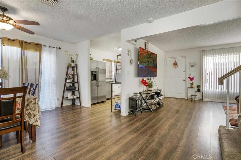 View Van Nuys, CA 91405 townhome