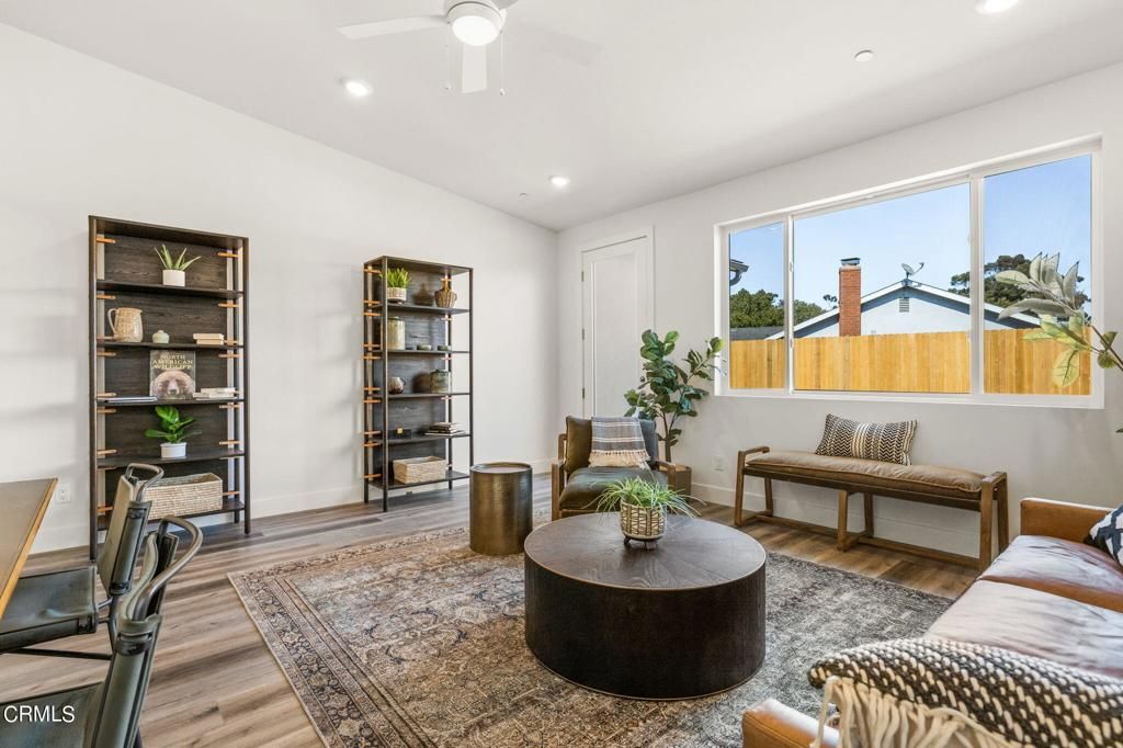 listing image 130728956418193368485