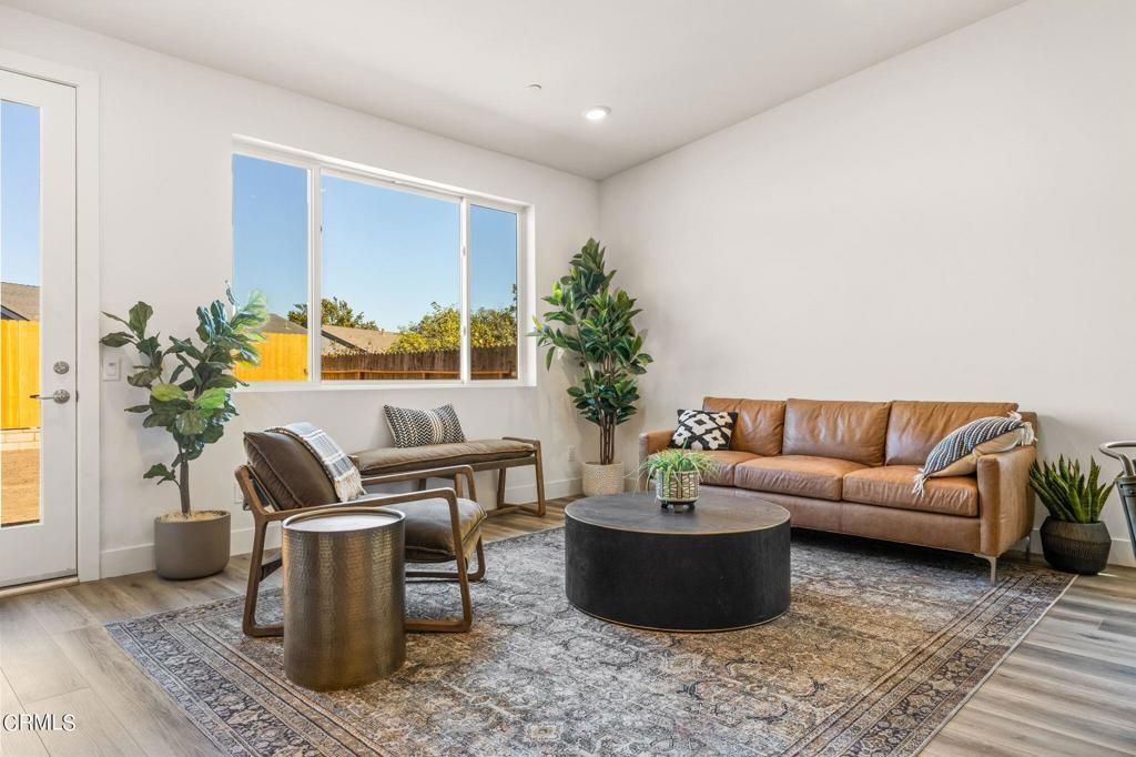listing image 130726279820926875378