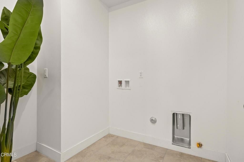 listing image 130723499032595110974