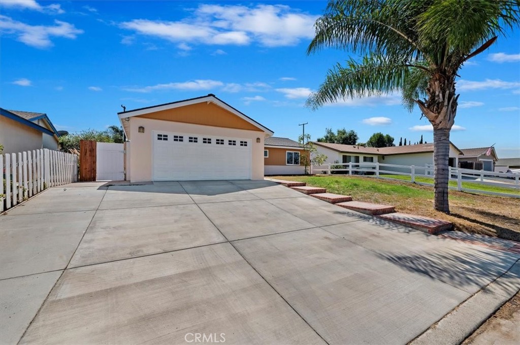 Photo 4 of 29 of 880 La Quinta Way house