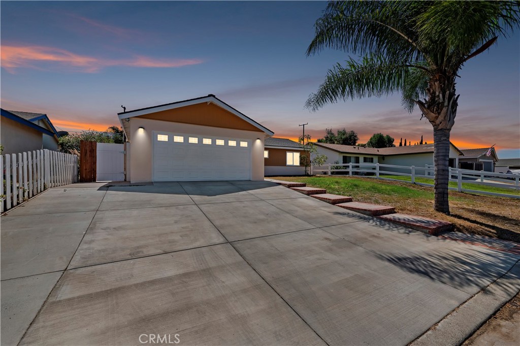 Photo 3 of 29 of 880 La Quinta Way house