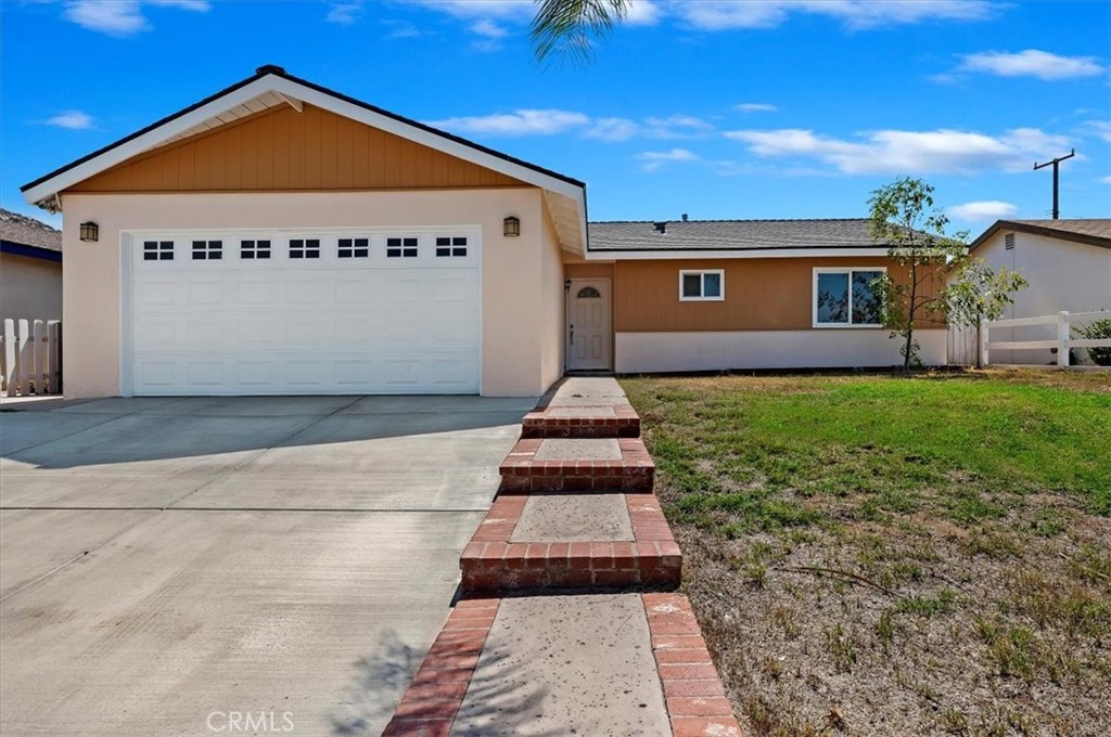 Photo 5 of 29 of 880 La Quinta Way house