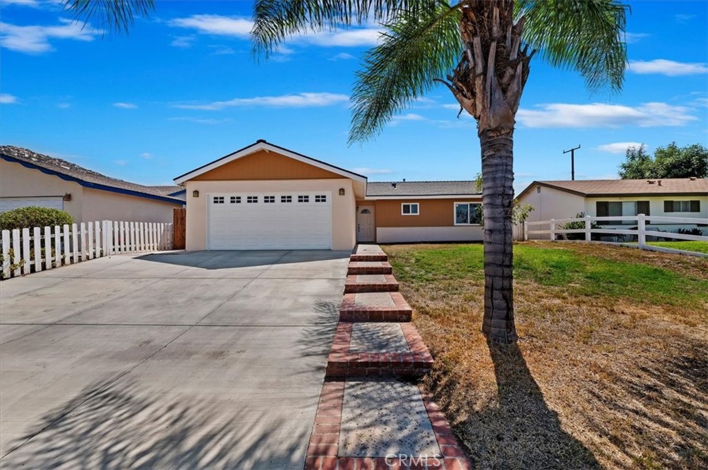 Photo 2 of 29 of 880 La Quinta Way house
