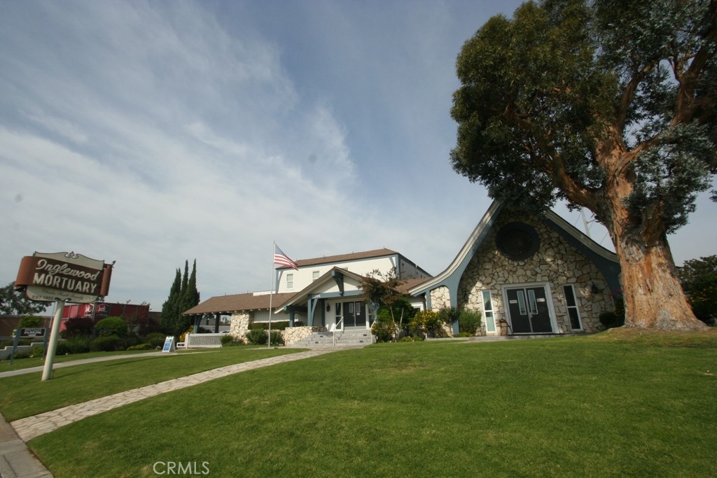 1206 Centinela Avenue