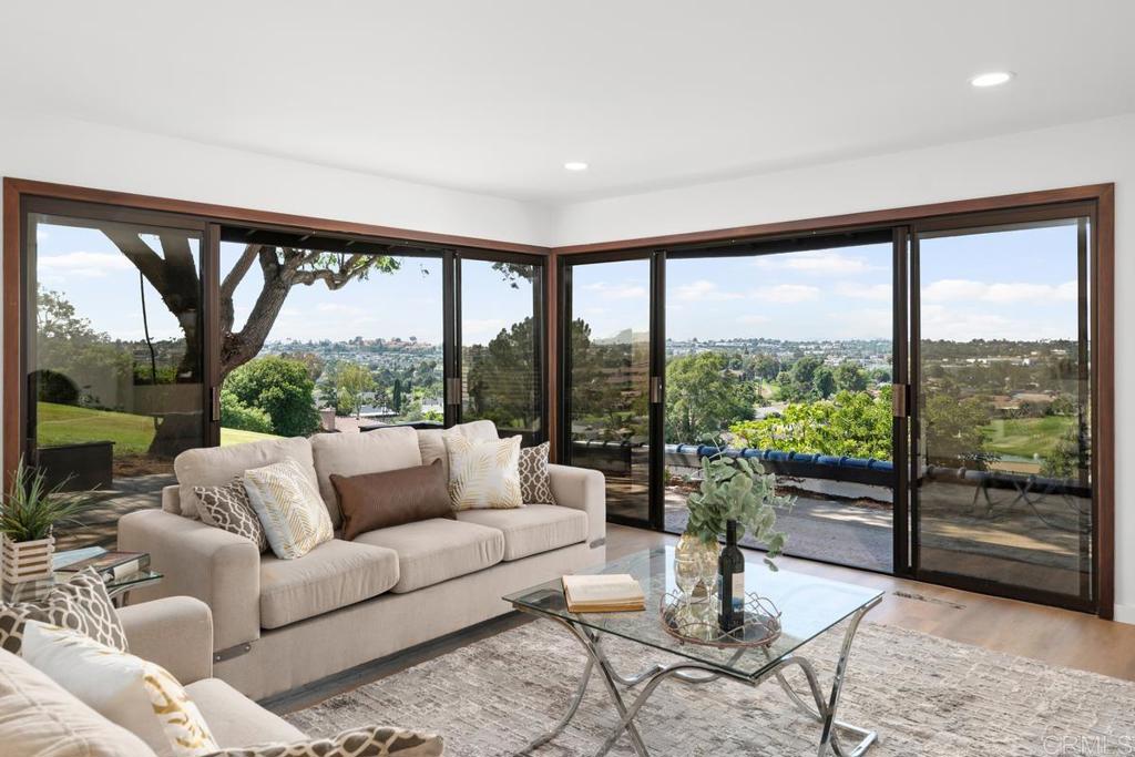 1118 La Sombra Drive