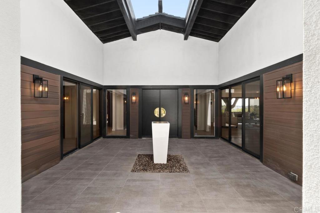 1118 La Sombra Drive