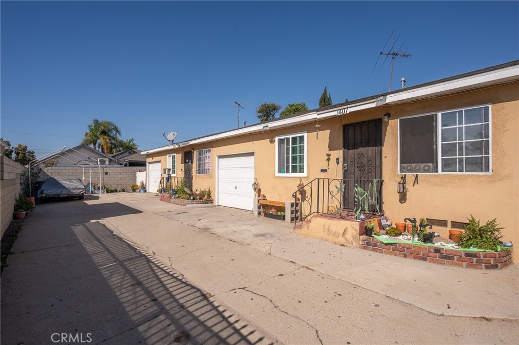 Welcome to this charming TRIPLEX located at 1405 Lagoon Ave in Wilmington, CA. Each unit consists of 1 bed 1 bath w/garage and an ample 5,500 square foot lot. Property boasts, double pane windows, newer roof, copper plumbing, newer wall heaters, laminate flooring in all 3 kitchens. Units 1407 and 1409 kitchens w/granite counters. Conveniently located to churches, groceries, parks, schools, frwy's and transportation, making this TRIPLEX GEM a great start or additon to your real estate portfolio. DO NOT DISTURB OCCUPANTS..DRIVE BY ONLY