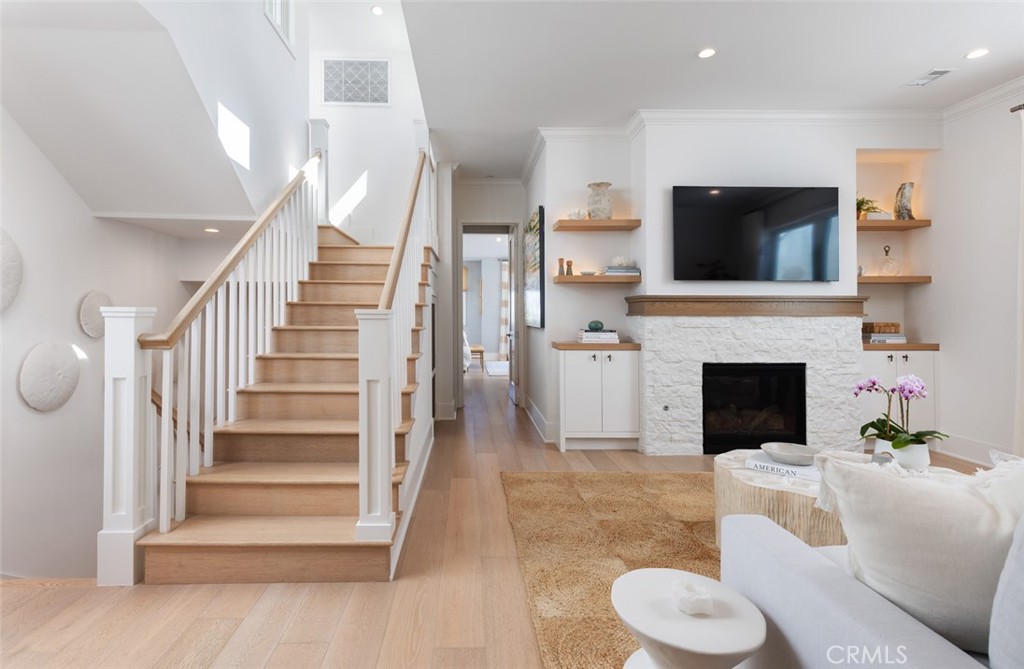 Corona del Mar South of PCH (CDMS) - Residential