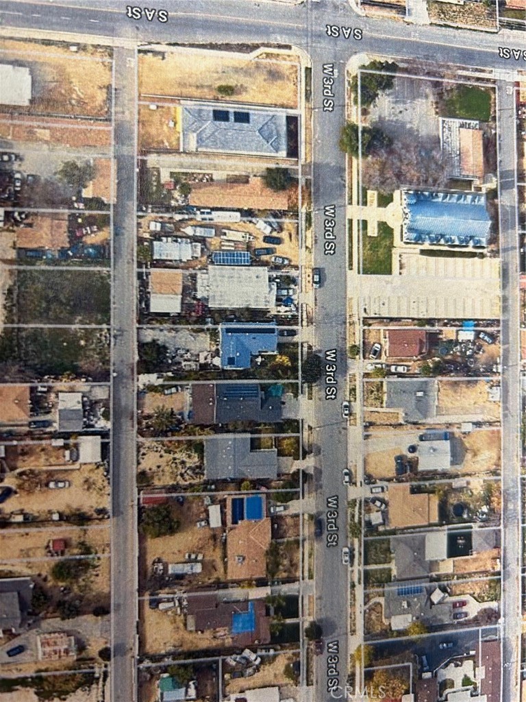 **GREAT OPPORTUNITY TO BUILD A HOUSE OR DUPLEX. CORNER LOT WITH 7405 S/F. THIS EASY ACCCESS TO MARKETS, CAS STATION, RESTAURANTS, NEAR TO FREEWAY 215 AND METROLINK.******* AT THE CORNER OF A STREET AND 3TH. STREET