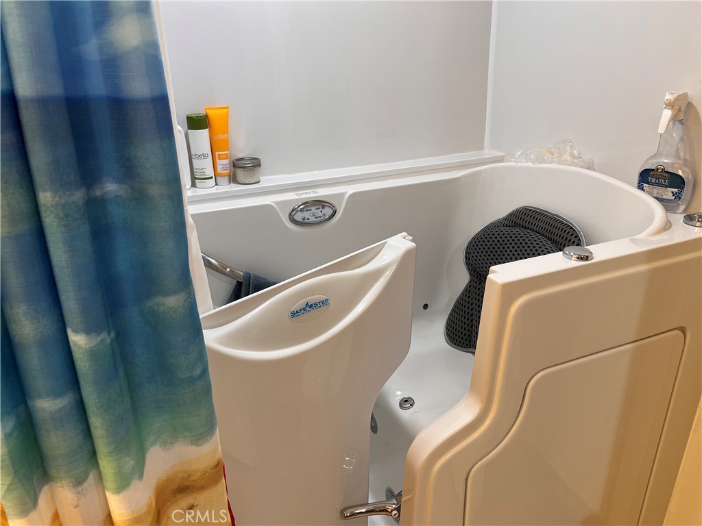 13141 Del Monte Dr., M11-284B