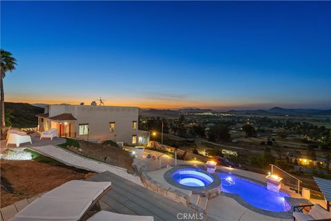 31350 Via Curtidor Winchester CA 92596