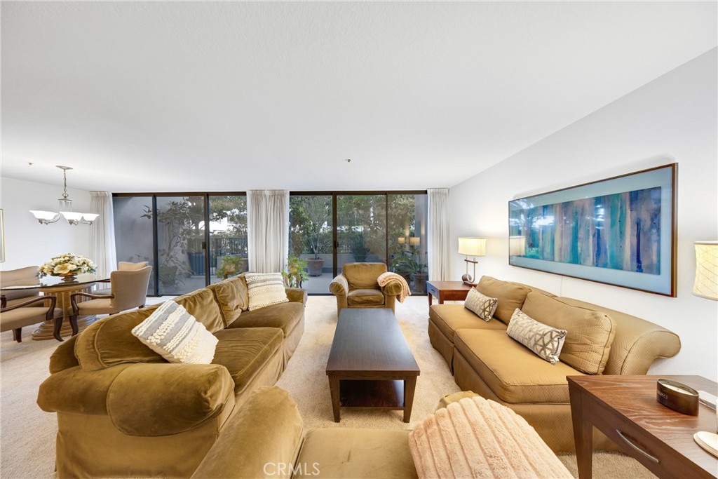 880 W 1st Street 204